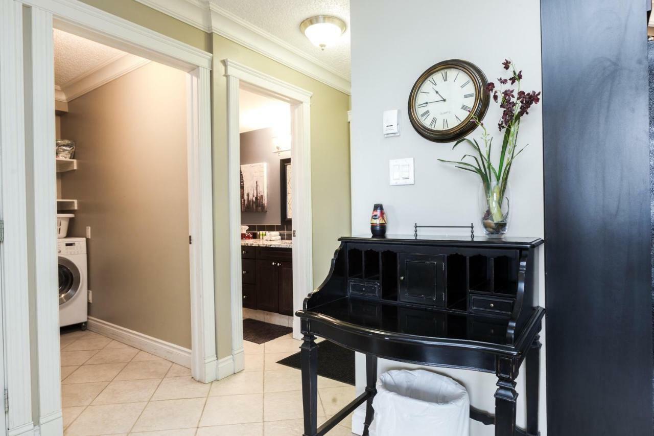 Modern Condo, 1 Bed 1 Bath, Downtown Edmonton, City Skyline View - Free Heated Underground Parking! Edmonton