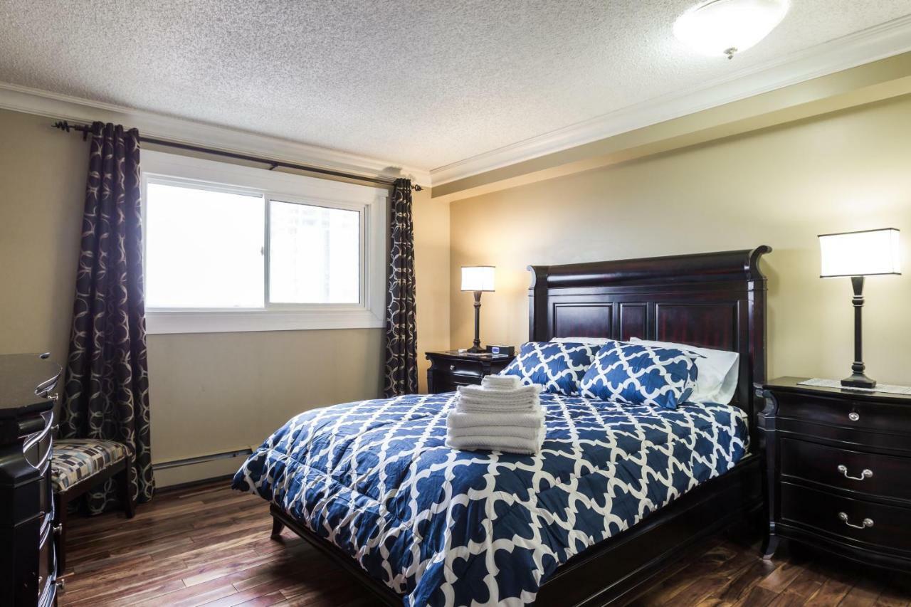 Modern Condo, 1 Bed 1 Bath, Downtown Edmonton, City Skyline View - Free Heated Underground Parking! * Edmonton
