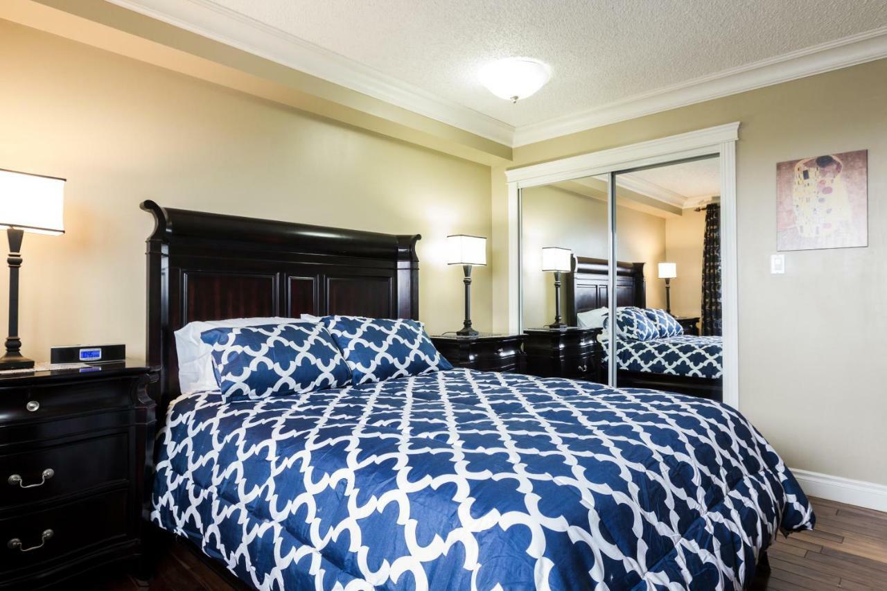 Apartment Modern Condo, 1 Bed 1 Bath, Downtown Edmonton, City Skyline View - Free Heated Underground Parking!
