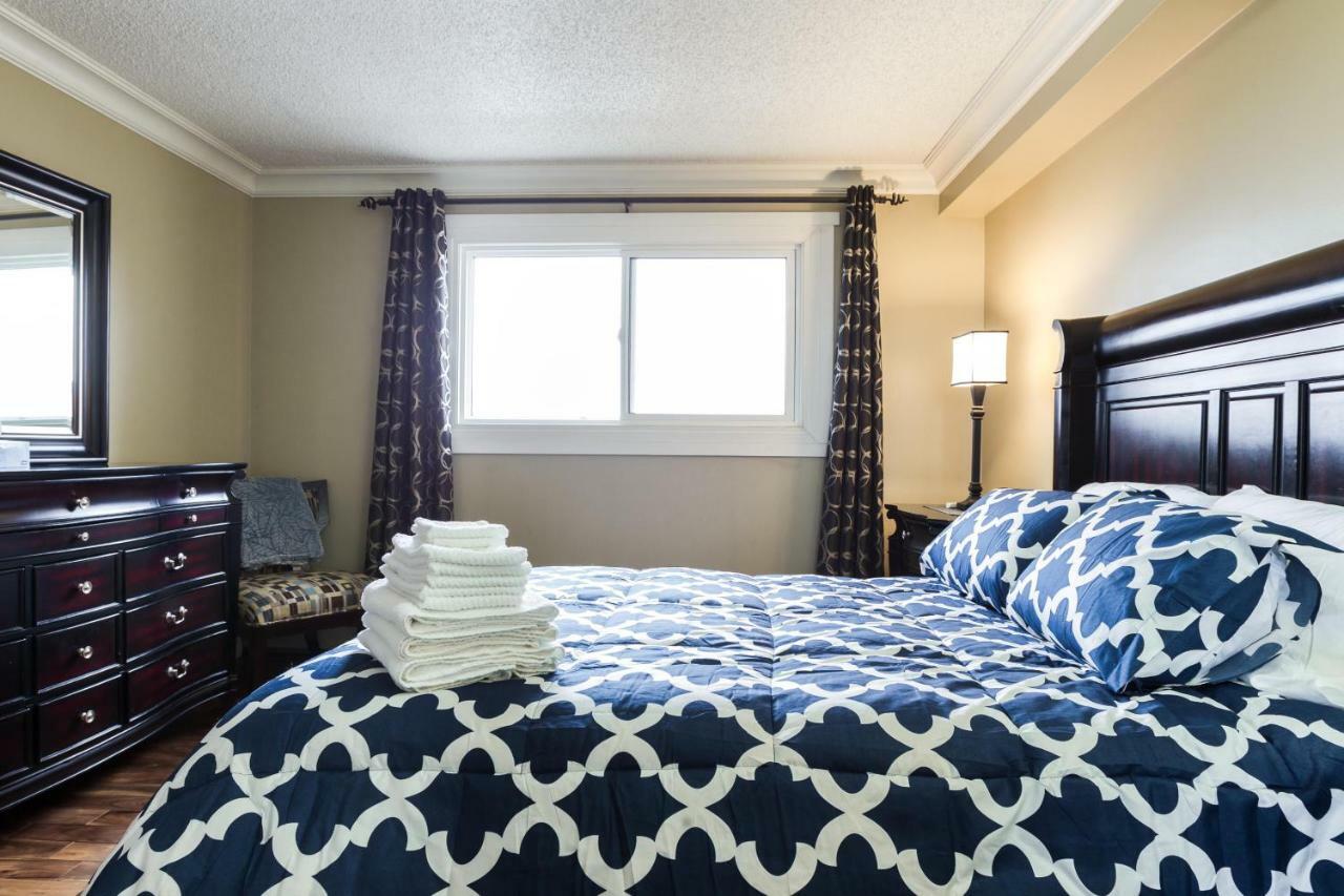 Apartment Modern Condo, 1 Bed 1 Bath, Downtown Edmonton, City Skyline View - Free Heated Underground Parking!