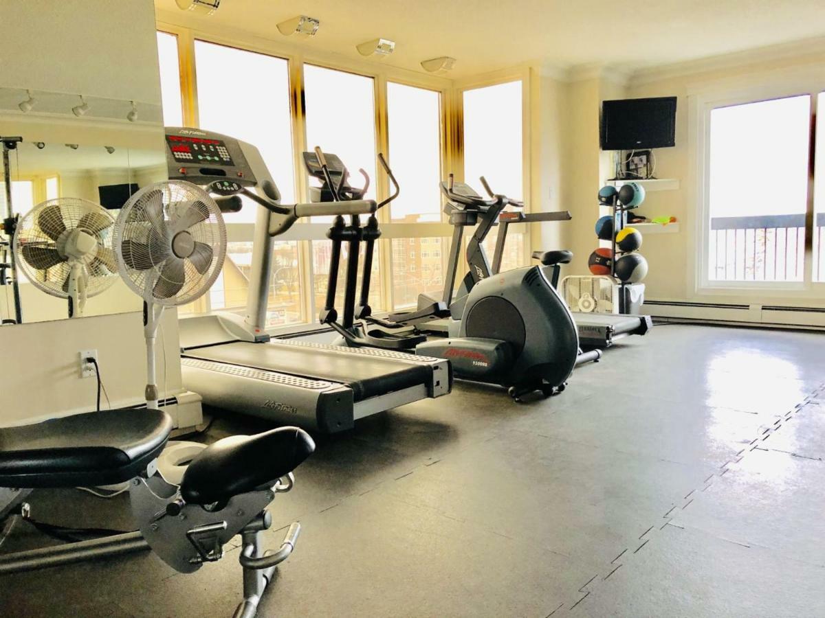 Modern Condo, 1 Bed 1 Bath, Downtown Edmonton, City Skyline View - Free Heated Underground Parking! Apartment